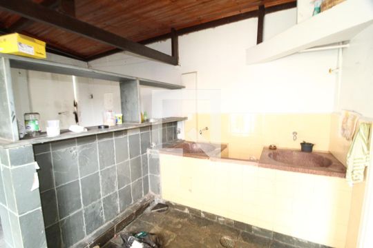Área de Serviço de casa para alugar com 3 quartos, 300m² em Saraiva, Uberlândia
