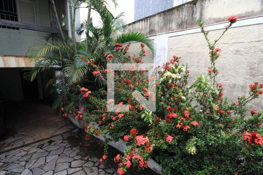 Área comum de casa para alugar com 3 quartos, 300m² em Saraiva, Uberlândia