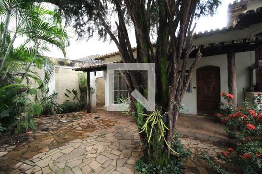 Área comum de casa para alugar com 3 quartos, 300m² em Saraiva, Uberlândia