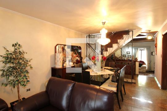 Sala de TV de casa para alugar com 3 quartos, 200m² em Jardim Virginia Bianca, São Paulo