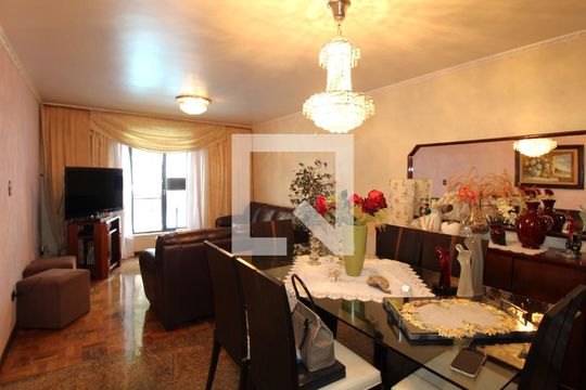Sala de TV de casa para alugar com 3 quartos, 200m² em Jardim Virginia Bianca, São Paulo