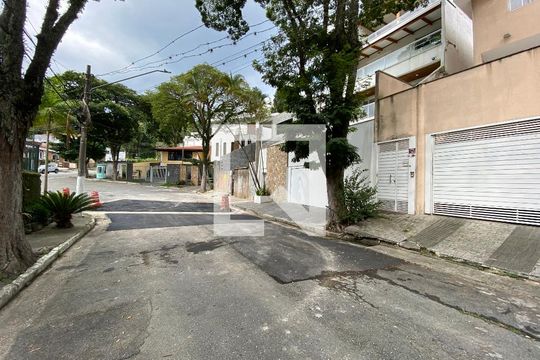 Vista da Rua de casa para alugar com 3 quartos, 200m² em Jardim Virginia Bianca, São Paulo