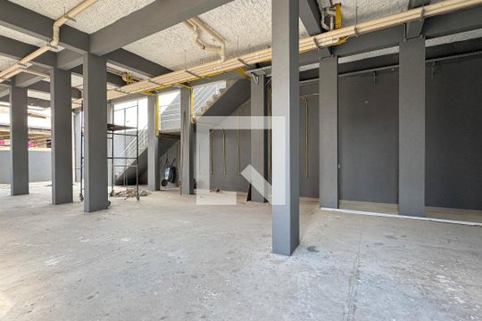 Garagem de apartamento para alugar com 2 quartos, 65m² em Jardim Audir, Barueri