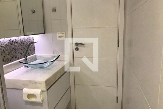 Banheiro de kitnet/studio à venda com 1 quarto, 42m² em Vila Gomes Cardim, São Paulo