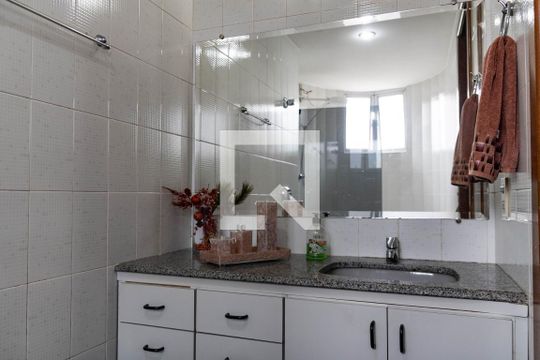 Banheiro da Suíte de apartamento à venda com 4 quartos, 140m² em Minas Brasil, Belo Horizonte