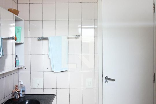 Banheiro Social de apartamento para alugar com 2 quartos, 74m² em Vila Marchi, São Bernardo do Campo