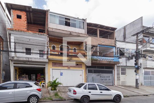 Fachada de casa à venda com 4 quartos, 275m² em Santa Maria, Osasco
