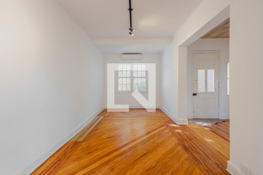 Casa à venda com 3 quartos, 240m² em Jardim Europa, São Paulo