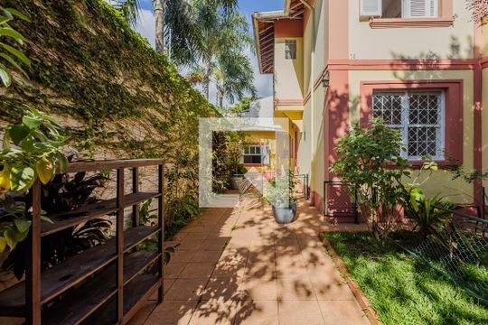 Garagem de casa à venda com 3 quartos, 240m² em Jardim Europa, São Paulo
