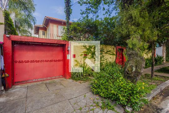 Fachada de casa à venda com 3 quartos, 240m² em Jardim Europa, São Paulo
