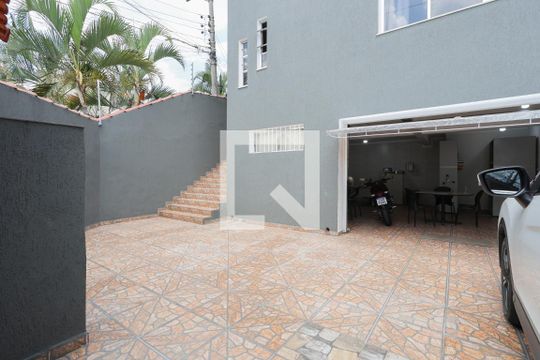 Garagem de casa à venda com 3 quartos, 298m² em Vila Roque, São Paulo