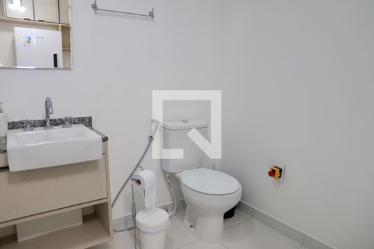 Banheiro de kitnet/studio para alugar com 0 quarto, 21m² em Vila Mariana, São Paulo