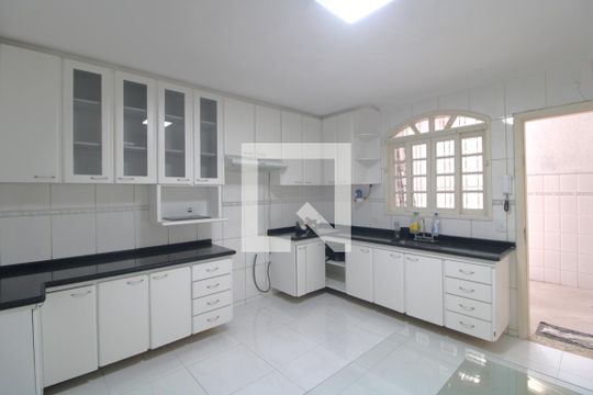 Cozinha de casa à venda com 3 quartos, 250m² em Vila do Castelo, São Paulo