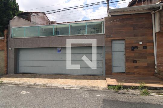 Fachada de casa à venda com 3 quartos, 250m² em Vila do Castelo, São Paulo