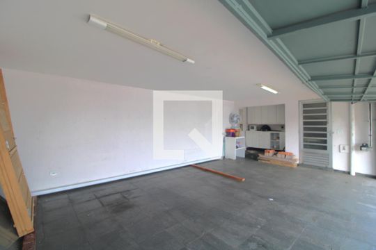 Garagem de casa à venda com 3 quartos, 250m² em Vila do Castelo, São Paulo