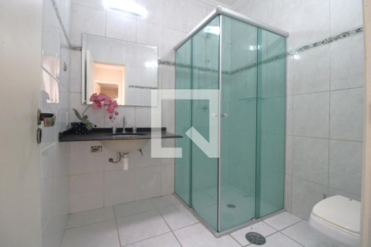 Banheiro comum de casa à venda com 3 quartos, 250m² em Vila do Castelo, São Paulo