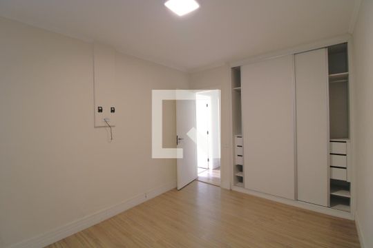 Suíte de casa à venda com 3 quartos, 250m² em Vila do Castelo, São Paulo