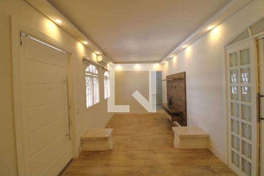 Casa à venda com 3 quartos, 250m² em Vila do Castelo, São Paulo