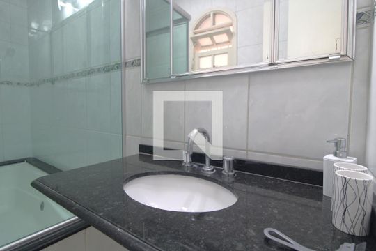Banheiro da suíte de casa à venda com 3 quartos, 250m² em Vila do Castelo, São Paulo