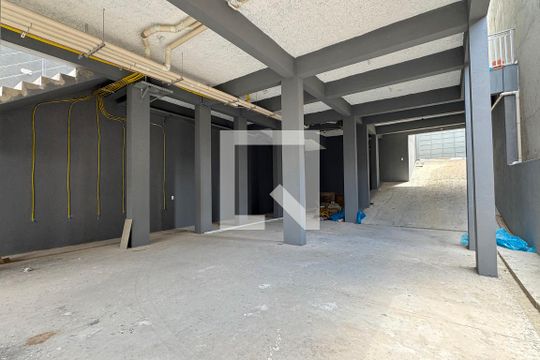 Garagem de apartamento para alugar com 2 quartos, 50m² em Jardim Audir, Barueri