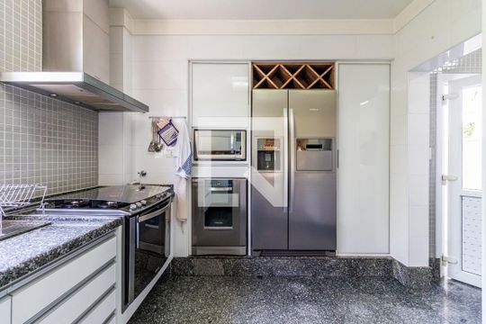 Cozinha de casa à venda com 5 quartos, 350m² em Cerqueira César, São Paulo
