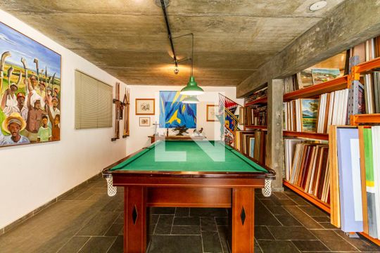Área comum de casa à venda com 5 quartos, 350m² em Cerqueira César, São Paulo