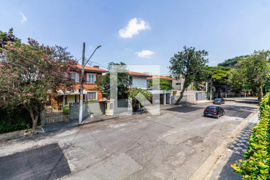 Vista de casa à venda com 5 quartos, 350m² em Cerqueira César, São Paulo