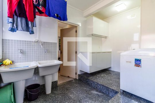 Área de Serviço de casa à venda com 5 quartos, 350m² em Cerqueira César, São Paulo
