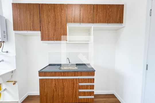 Cozinha de apartamento para alugar com 2 quartos, 37m² em Jurubatuba, São Paulo