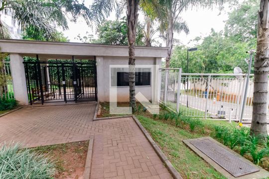 Fachada e portaria de apartamento para alugar com 2 quartos, 44m² em Jardim Helga, São Paulo