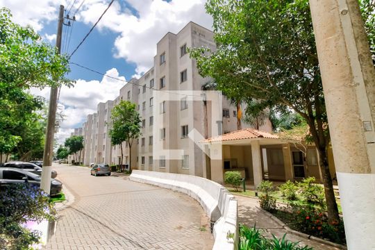 Fachada do bloco de apartamento para alugar com 2 quartos, 44m² em Jardim Helga, São Paulo