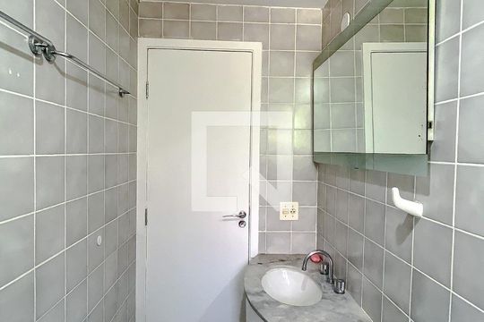 Banheiro de apartamento para alugar com 2 quartos, 55m² em Vila Mariana, São Paulo
