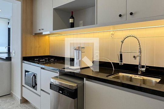 Cozinha de apartamento à venda com 2 quartos, 87m² em Tamboré, Barueri