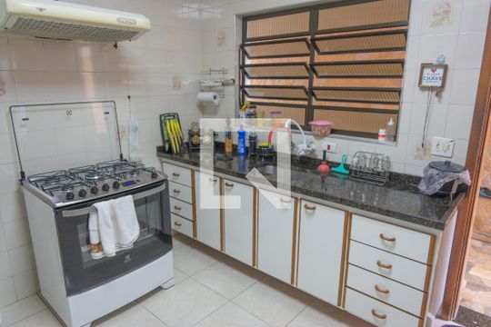 Cozinha  de casa à venda com 3 quartos, 150m² em Parque Peruche, São Paulo