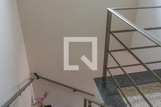 Escadas de casa à venda com 3 quartos, 150m² em Parque Peruche, São Paulo