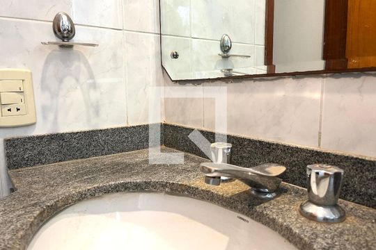Banheiro Corredor de apartamento para alugar com 3 quartos, 130m² em Vila Clementino, São Paulo