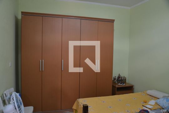 Edicula de casa à venda com 4 quartos, 200m² em Utinga, Santo André