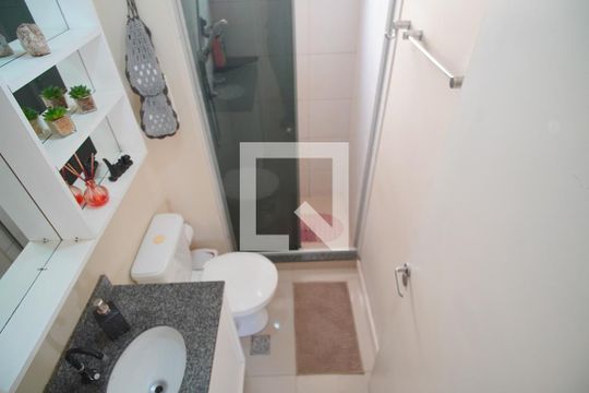 Banheiro de apartamento à venda com 3 quartos, 70m² em Humaitá, Porto Alegre