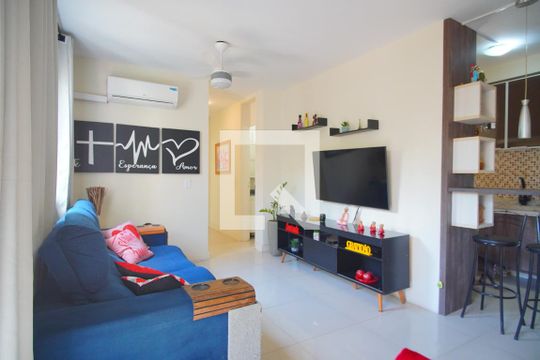 Sala de apartamento à venda com 3 quartos, 70m² em Humaitá, Porto Alegre