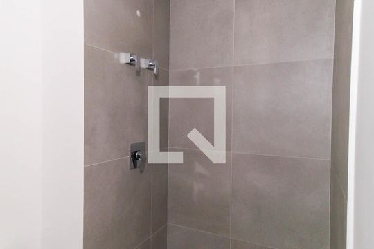 Banheiro de kitnet/studio à venda com 1 quarto, 25m² em Vila Regente Feijó, São Paulo