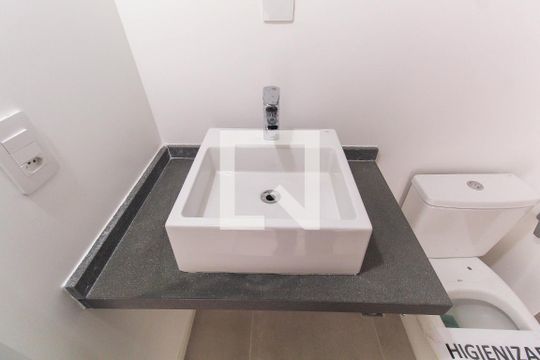 Banheiro de kitnet/studio à venda com 1 quarto, 25m² em Vila Regente Feijó, São Paulo