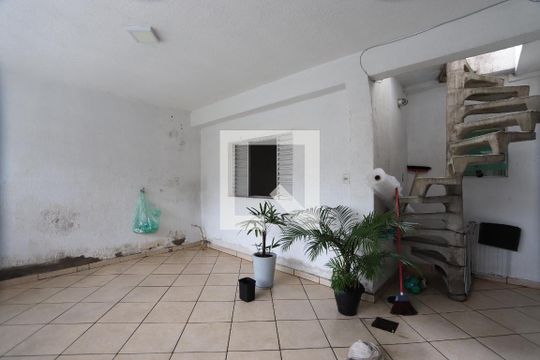 Garagem de casa para alugar com 4 quartos, 200m² em Vila Fatima, São Paulo