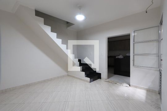 Casa para alugar com 4 quartos, 200m² em Vila Fatima, São Paulo