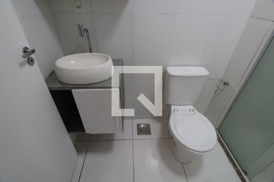 Banheiro  de apartamento à venda com 3 quartos, 63m² em Igara, Canoas
