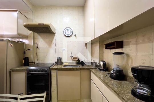 Cozinha e área de serviço de kitnet/studio à venda com 1 quarto, 35m² em Aclimação, São Paulo