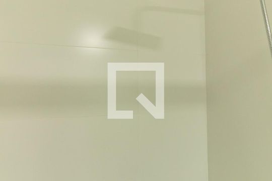 Banheiro de kitnet/studio para alugar com 1 quarto, 35m² em Indianópolis, São Paulo