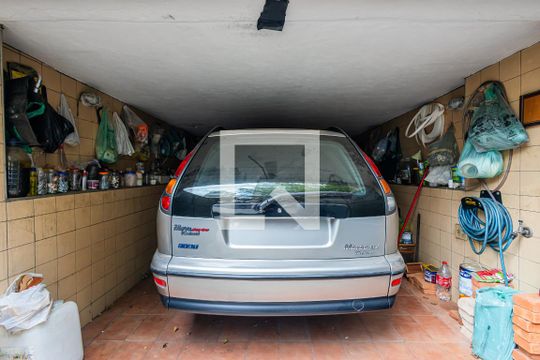 Garagem de casa à venda com 2 quartos, 200m² em Jardim Paulista, São Paulo