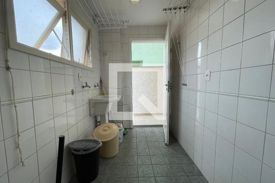 Área de Serviço de casa de condomínio para alugar com 5 quartos, 300m² em Rio Pequeno, São Paulo