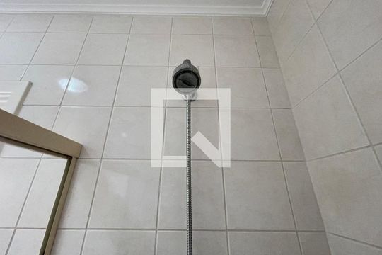 Banheiro da Suíte 1 de casa de condomínio para alugar com 5 quartos, 300m² em Rio Pequeno, São Paulo