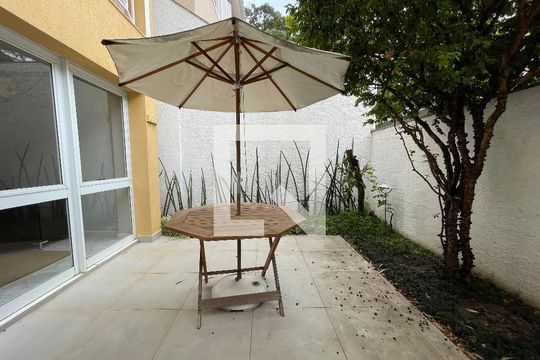 Quintal de casa de condomínio para alugar com 5 quartos, 300m² em Rio Pequeno, São Paulo